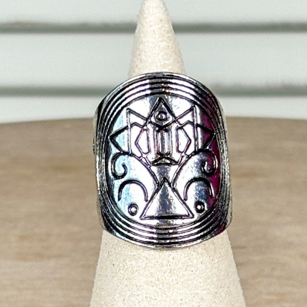 90s Y2k Silver Etched Geometric Shield Statement Goth Festival Ring Size 7